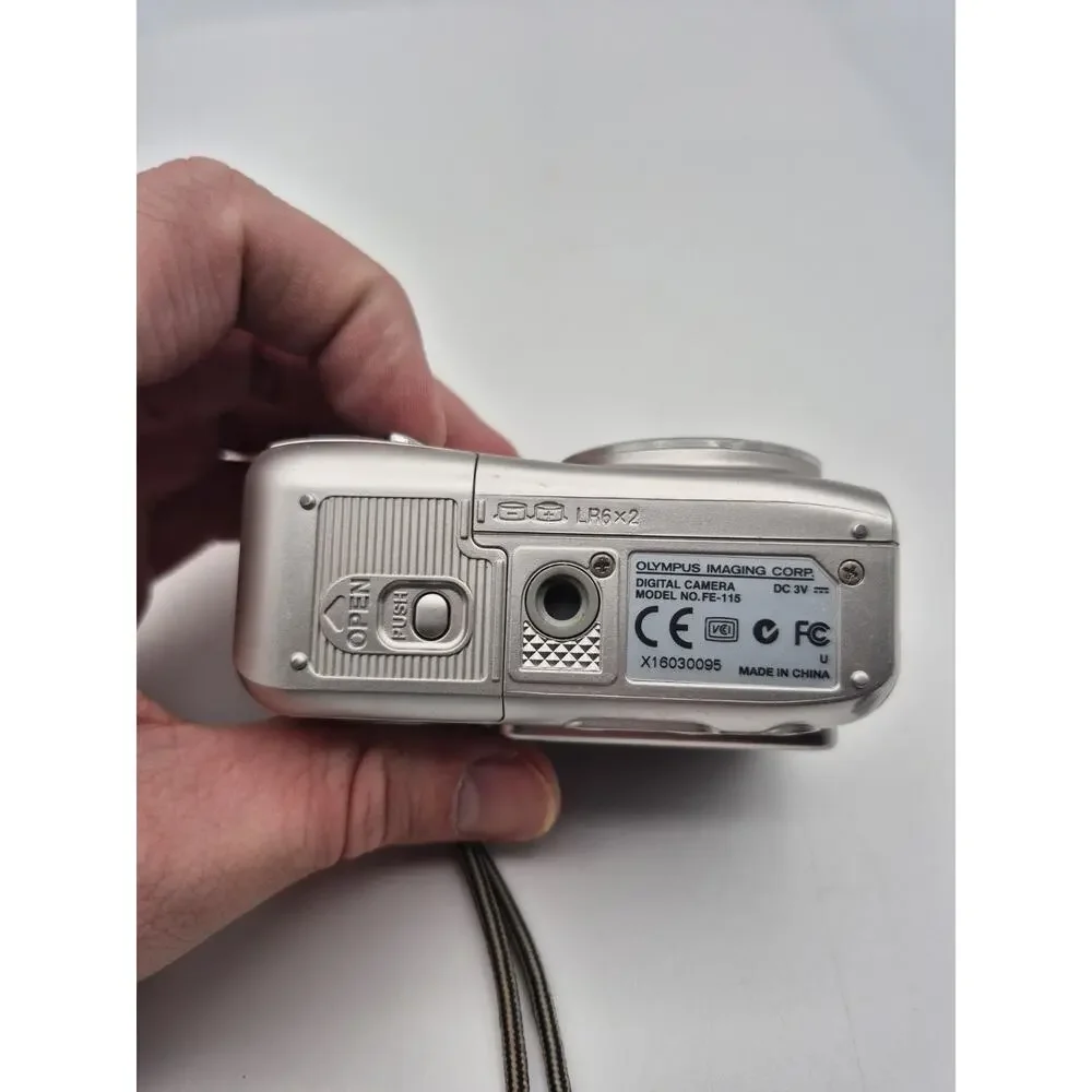Olympus FE FE-115 5.0MP Digital Camera - Silver For Parts/Repair